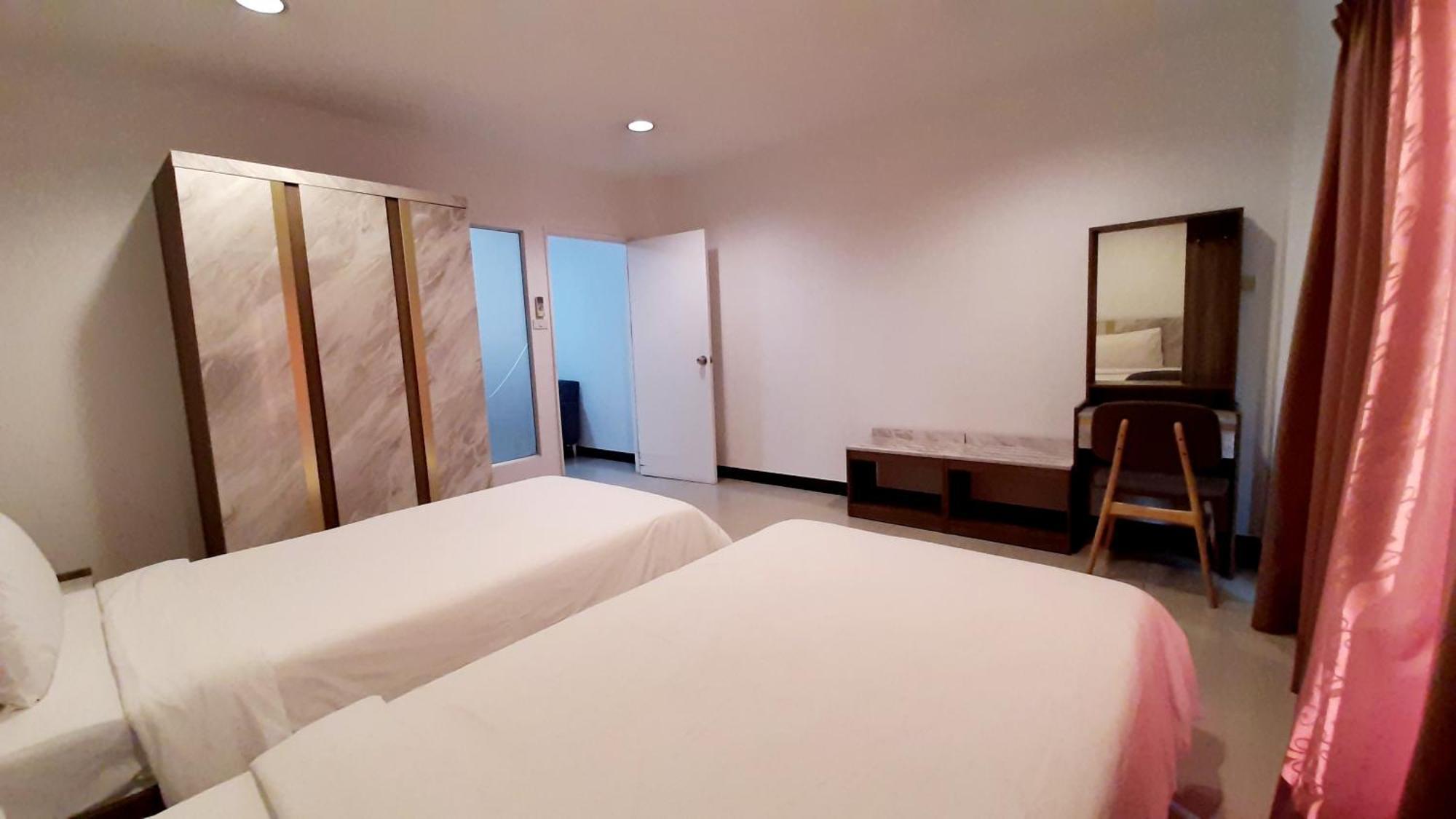 City Plaza Nana Hotel Bangkok Extérieur photo