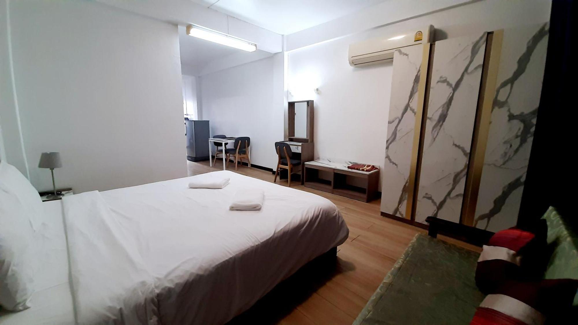 City Plaza Nana Hotel Bangkok Extérieur photo